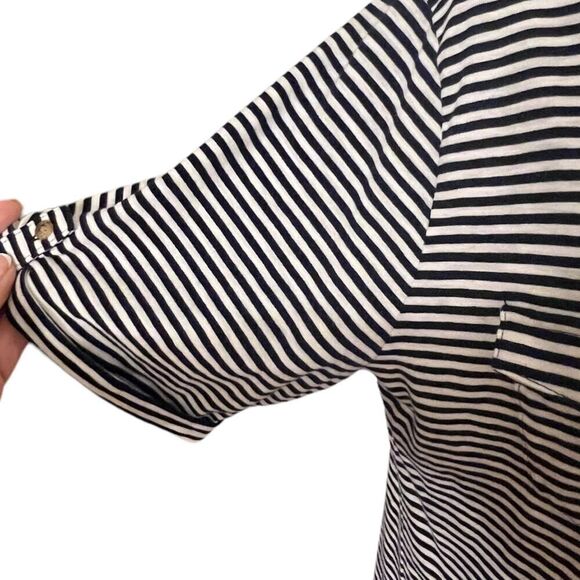 XL Croft & Barrow, 2 Pocket V Neck Tee w/ Roll Tab Sleeves, Navy Blue Striped - Picture 2 of 5